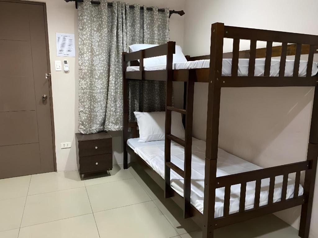 Oyo 766 Ichehan Hotel Manila